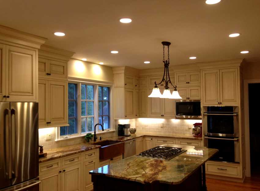 Достоинства и недостатки точечных источников в дизайне кухни Какие лампы используются, на что обратить внимание при выборе светильника