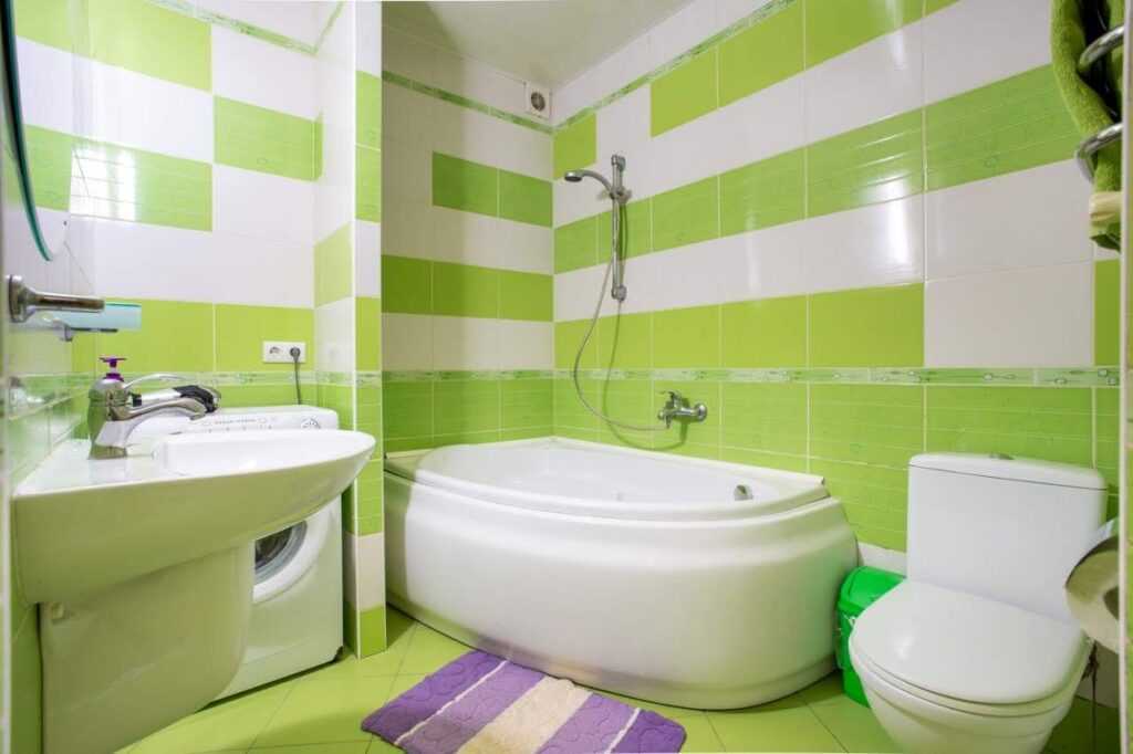 Светлый интерьер ванной комнаты Красивый дизайн ванной в белых тонах белые стены, плитка, декор Сочетание светлых оттенков в ванной комнате на фото
