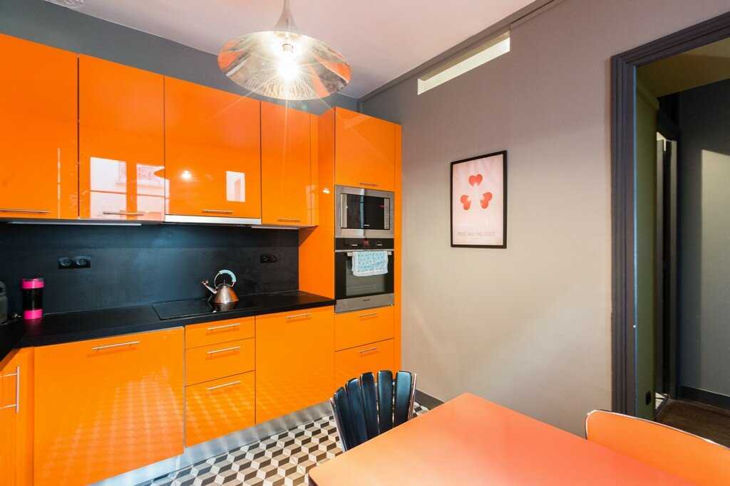 Как оформить кухню черно оранжевого цвета Правила сочетание цвета, практические советы по оформлению, реальные фото примеры