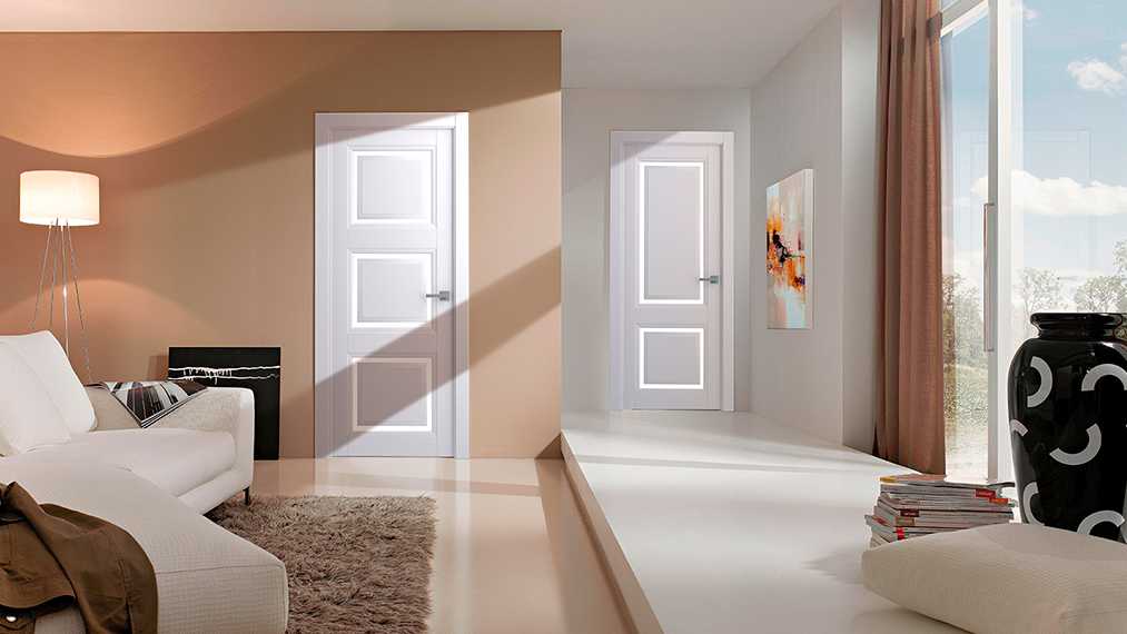 Как выбрать двери межкомнатные: советы по цвету, подобрать под пол и стены, с чем сочетаются темные или светлые в интерьере
 - 34 фото