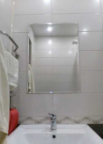 Зеркало в ванной: на какой высоте вешать зеркало над раковиной