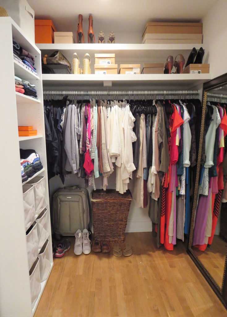 Советы по оформлению гардеробных комнат, отличающихся маленькими размерами