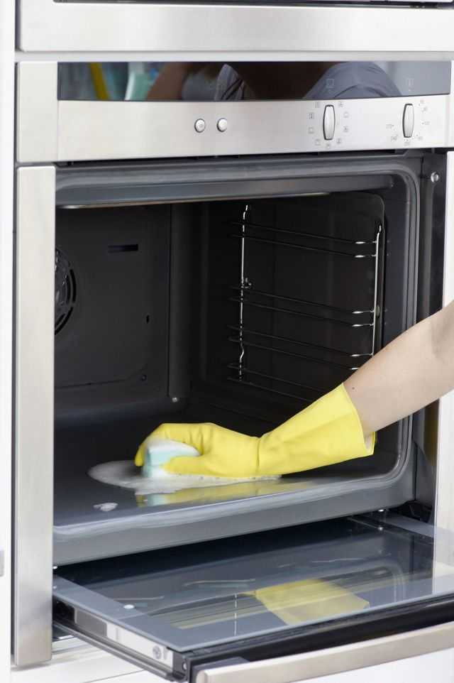 Эффективные средства, чем очистить нагар в духовке в домашних условиях