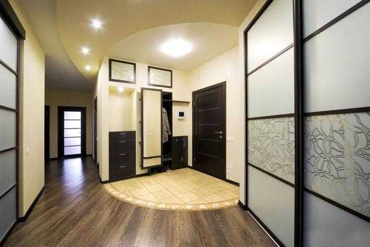 Темные двери в сочетание с интерьером светлых полов и обоев в квартире: фото, дизайн