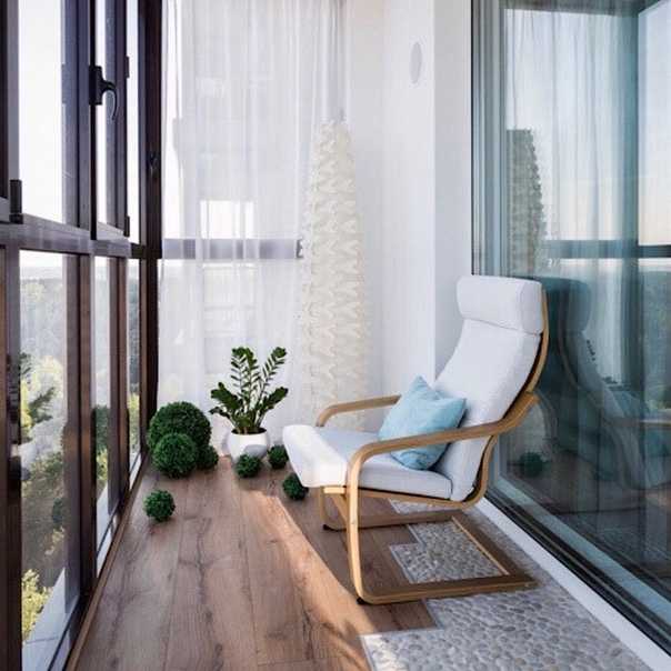 Дизайн балкона в квартире - варианты оформления лоджии, в том числе переходного типа, утепление и отделка помещения, выбор мебели и шкафов, предметы декора и идеи интерьера + фото