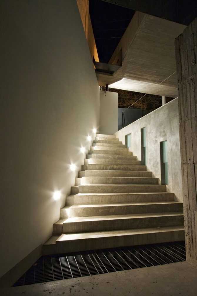 Как автоматически управлять освещением лестницы