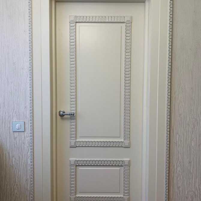 Двери цвета капучино в интерьере квартиры, фото