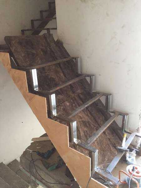 Обшивка металлической лестницы деревом