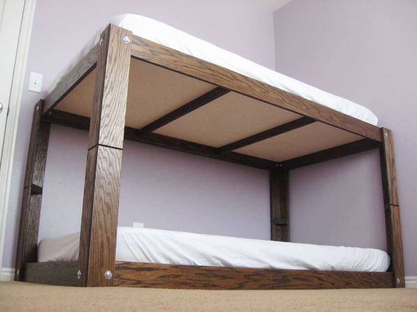 Почему опасна двухъярусная кровать или кровать-чердак