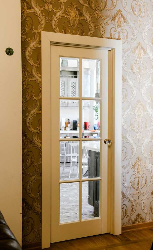Межкомнатные двери со стеклом: 70+ фото в интерьере, красивые идеи .