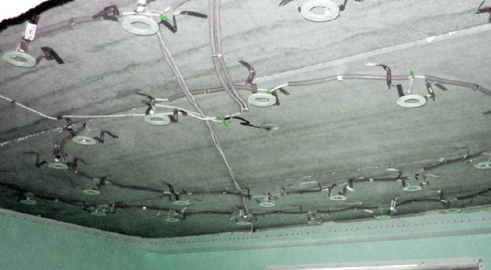 Подсветка натяжного потолка внутри: тонкости монтажа