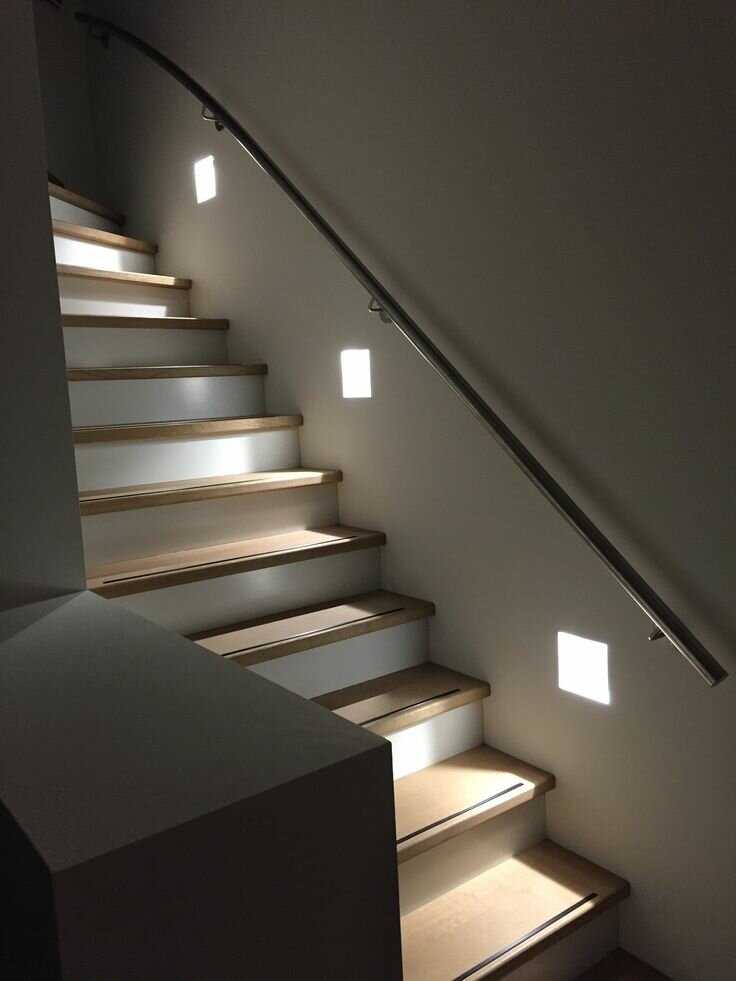 Освещение лестниц на второй этаж в частном доме: фото, варианты естественного и искусственного освещения