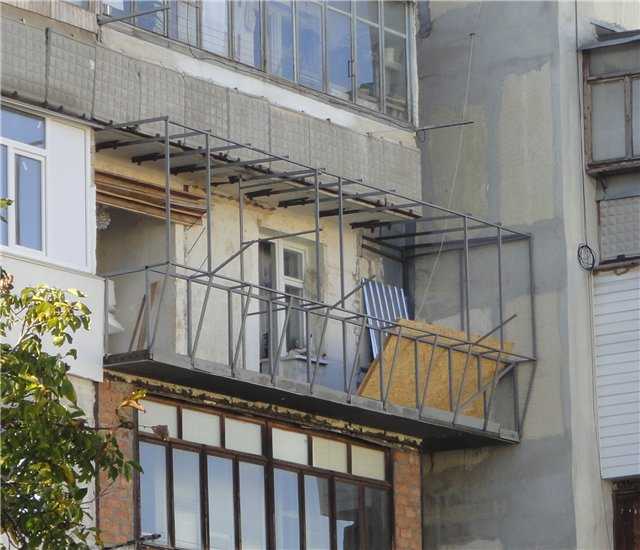 Как пристроить балкон на первом этаже и узаконить: полезные советы