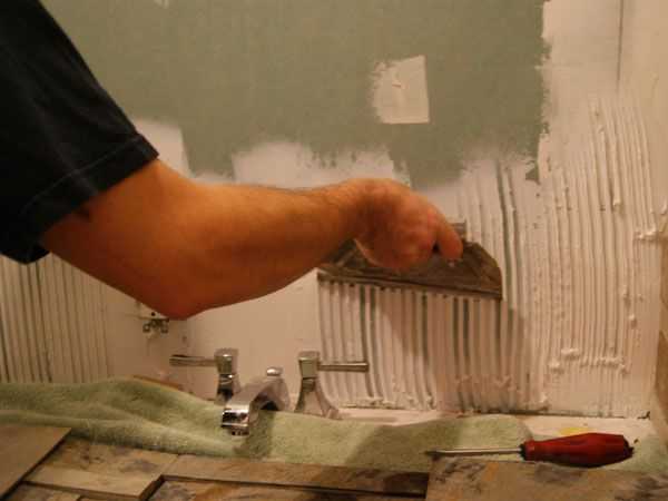 Как выровнять стены под керамическую плитку своими руками
