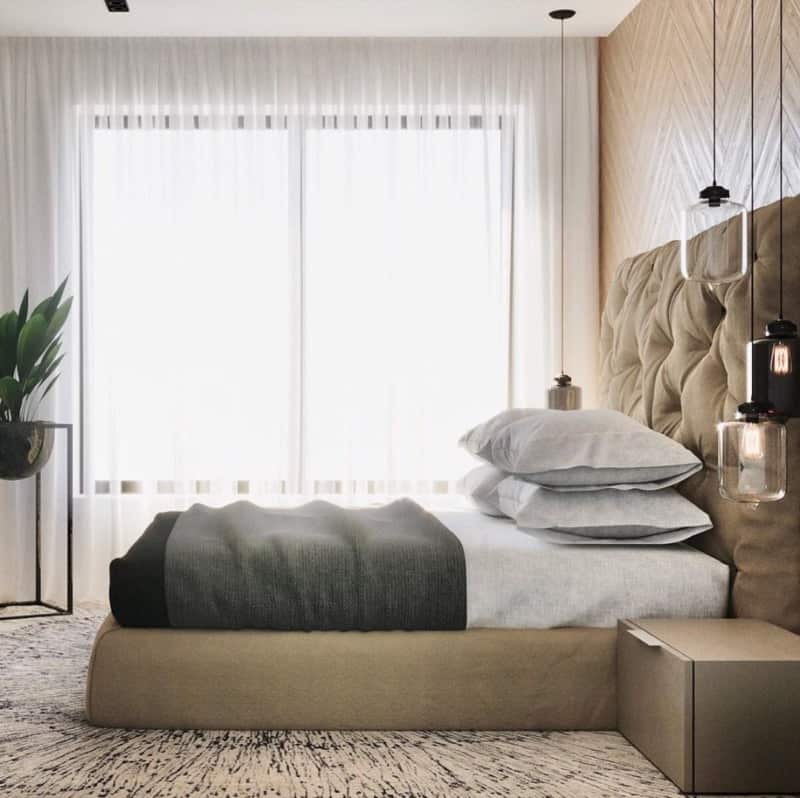 Интерьер спальни в светлых тонах со светлой и темной мебелью в современном стиле, дизайн с яркими акцентами
 - 35 фото