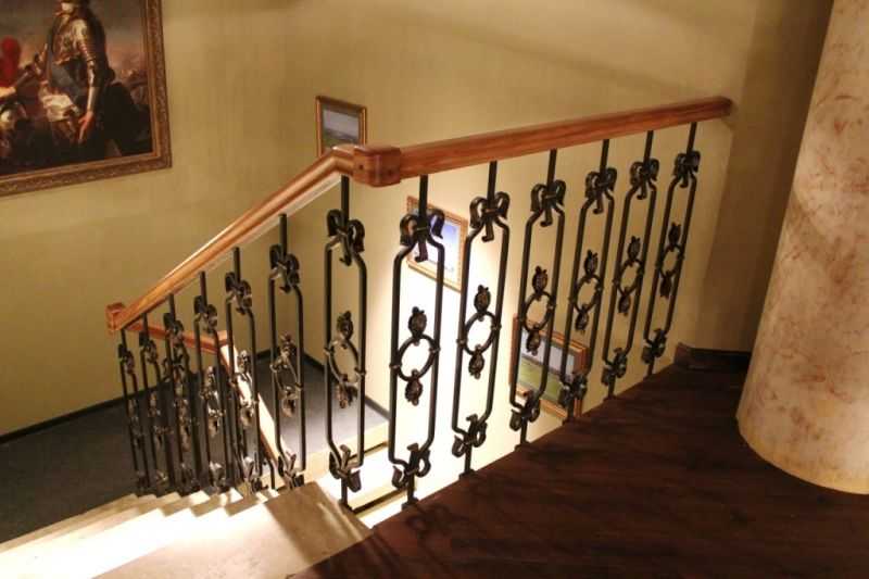 Перила для лестниц в частном доме, ограждение для лестницы из металла и дерева, виды перил